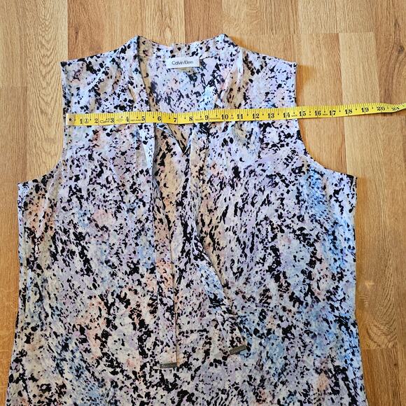 Calvin Klein sleeveless blouse with a tie neck and multi-color abstract print - Picture 5 of 7